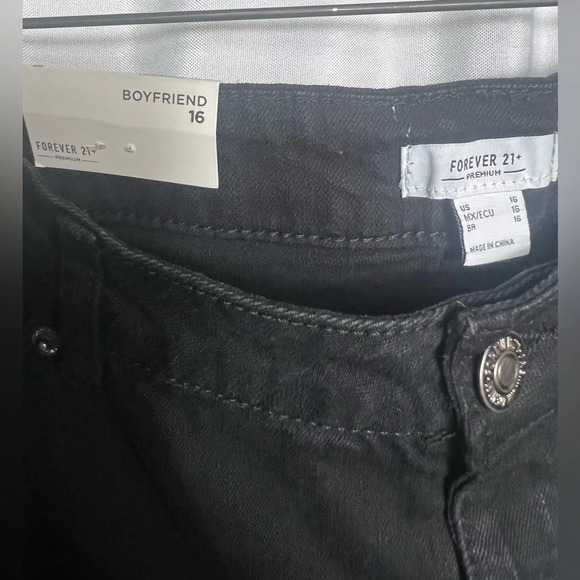 Forever 21 Womens Boyfriend Mid Rise Relaxed Fit Slim Leg Plus Size 16 NWT - Picture 6 of 9